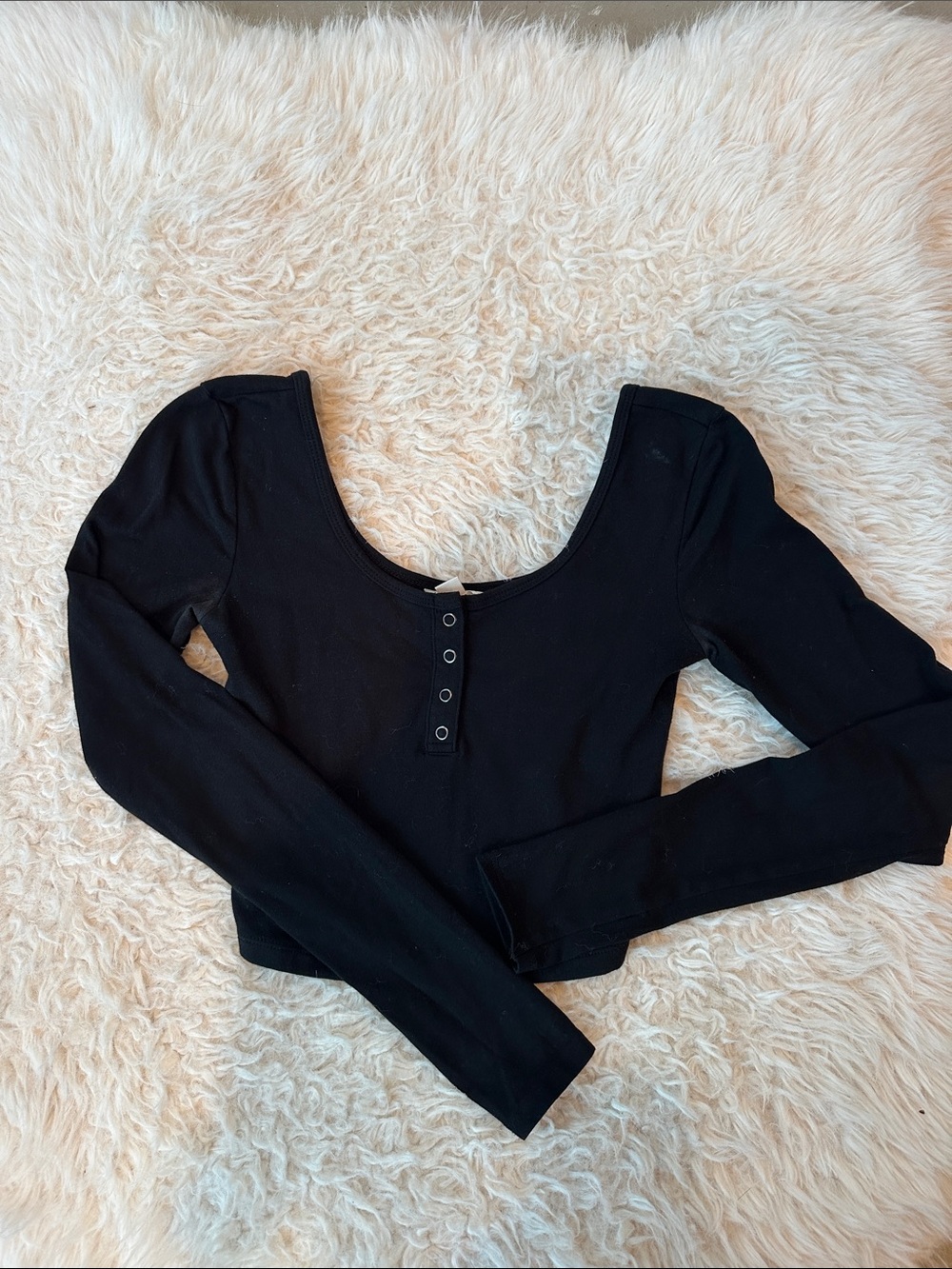 Aeropostale Black Long-Sleeve Scoop Henley Crop Top